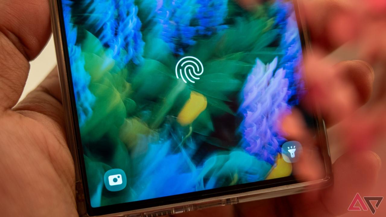 Google android to lock screen of stolen smart phones with ai